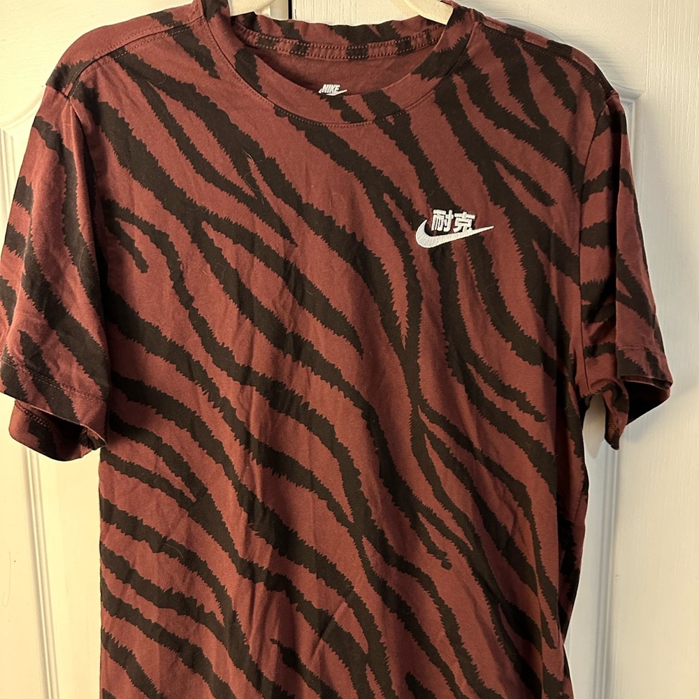 Like new Nike T-shirt with Japanese lettering on the logo